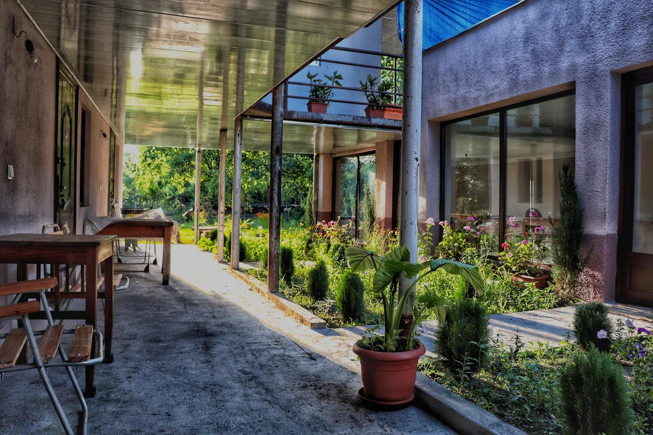 The Kiwi House Otel Lagodehi Dış mekan fotoğraf